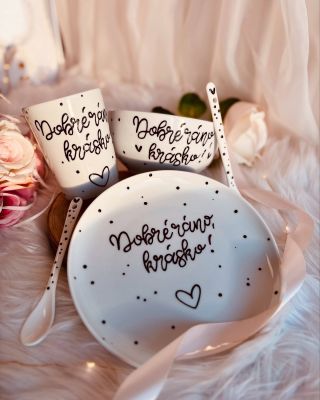 🩷 Snídaňová sadička 🩷 Ať už snídáte raději cereálie, ovesnou kaši nebo müsli s jogurtem.. vajíčka, toast nebo bábovku.....