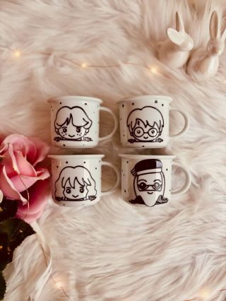 Tyhle čtyři prcky? 😍 Věřím, že by je chtěl každý Potterholik! Má je doma moje zákaznice Miška a doufám, že pressíčko z...